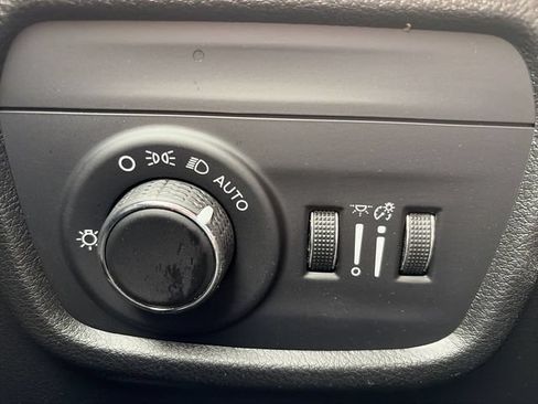 Used 2022 Jeep Grand Cherokee Altitude AWD/4WD image 18