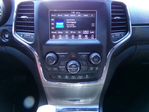 Used 2021 Jeep Grand Cherokee Laredo image 22