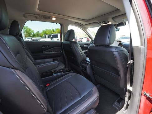 Used 2023 Nissan Pathfinder Platinum AWD/4WD image 40