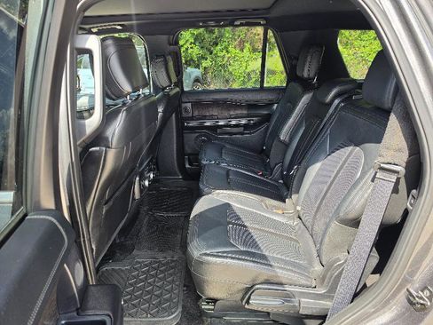 Used 2018 Ford Expedition Limited w/ Equipment Group 301A AWD/4WD image 7