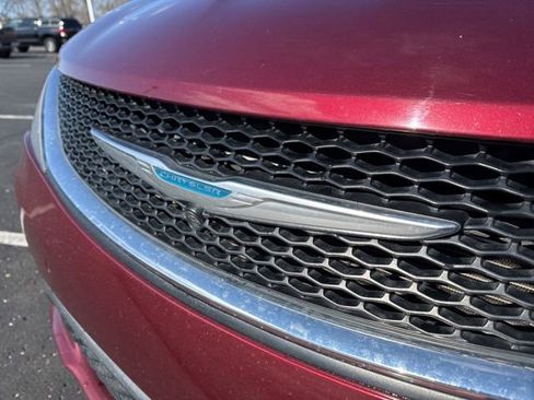 Used 2020 Chrysler Pacifica Limited w/ Advanced Safetytec Group FWD image 31