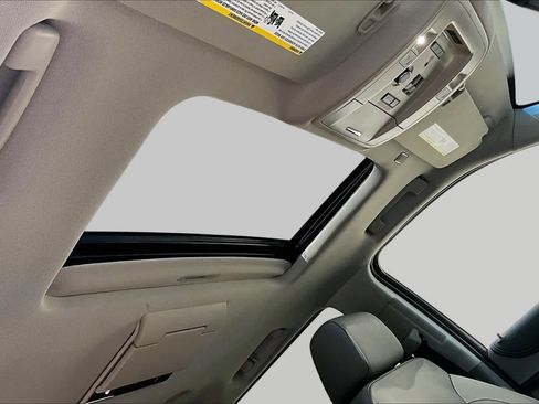 Used 2017 Chevrolet Suburban LT RWD image 14