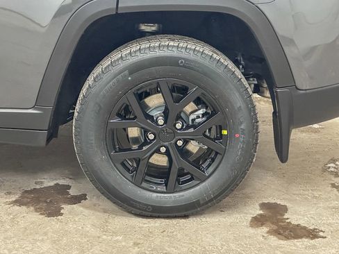 New 2026 Jeep Grand Cherokee Altitude image 43