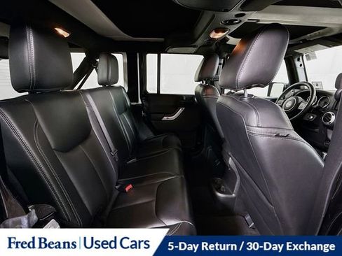 Used 2016 Jeep Wrangler Unlimited Sahara w/ Connectivity Group image 26