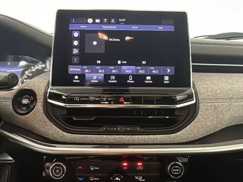 Used 2022 Jeep Compass Latitude FWD image 23