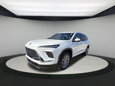 Used 2025 Buick Enclave Preferred image 3