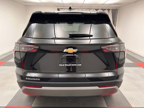 New 2026 Chevrolet Equinox LT w/ Convenience Package II FWD image 5