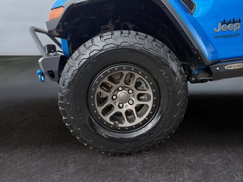 Used 2022 Jeep Wrangler Unlimited Rubicon w/ Xtreme Recon 35" Tire Package AWD/4WD image 9