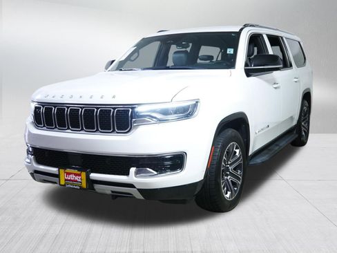 Used 2023 Jeep Wagoneer L Series II AWD/4WD image 3