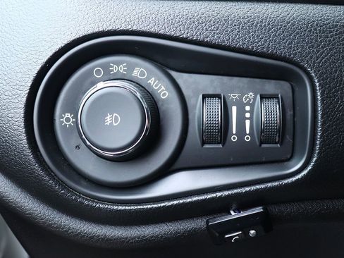 Used 2020 Jeep Renegade Latitude w/ Popular Equipment Group image 42