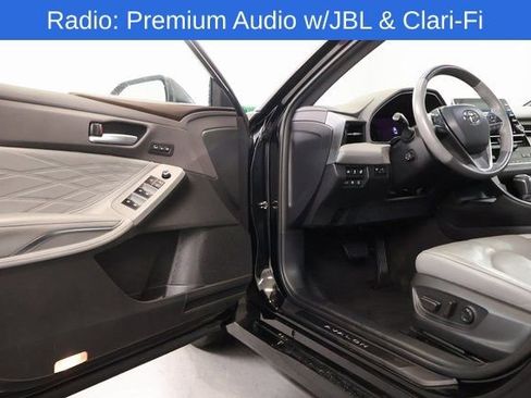 Used 2020 Toyota Avalon Limited image 7
