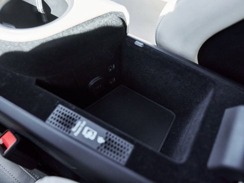 Used 2020 Porsche Taycan Turbo S image 65