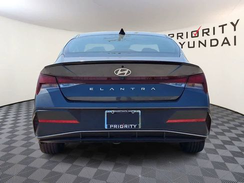 Used 2025 Hyundai Elantra Sport image 5