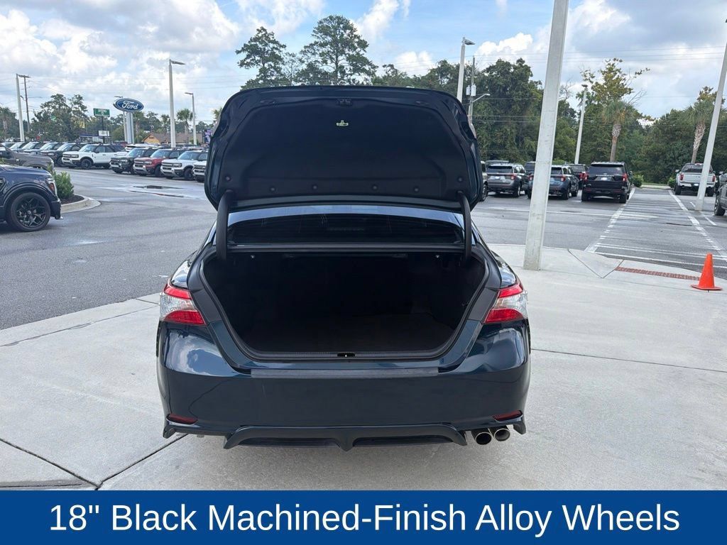 Used 2019 Toyota Camry SE w/ Carpet Mat Package FWD image 10