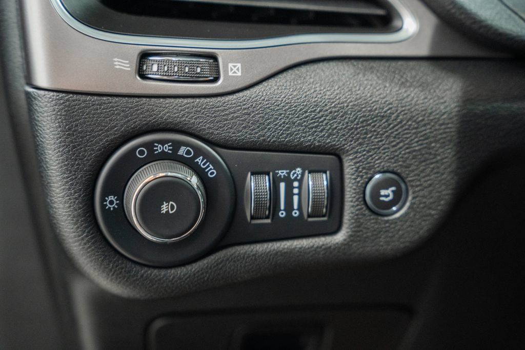 Certified 2022 Jeep Cherokee Latitude Lux AWD/4WD image 41