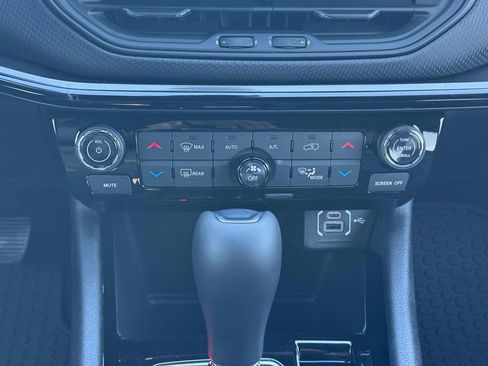 New 2026 Jeep Compass Latitude w/ Sun and Sound Group AWD/4WD image 17