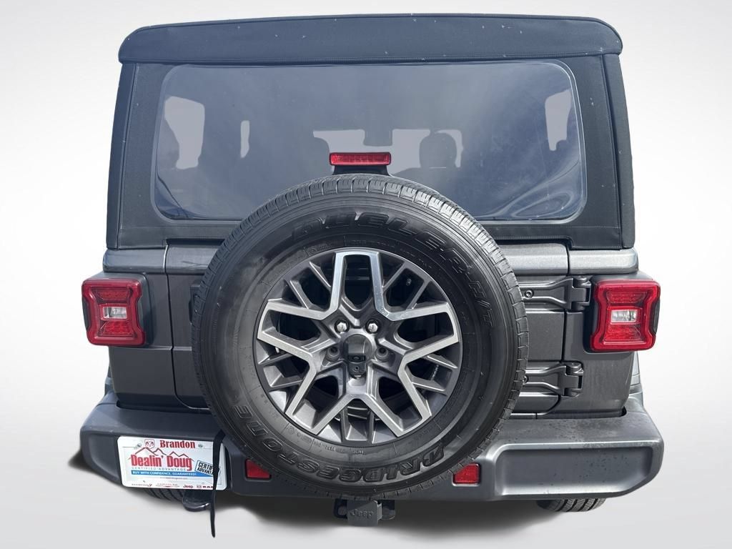 Used 2024 Jeep Wrangler Unlimited Sahara AWD/4WD image 4