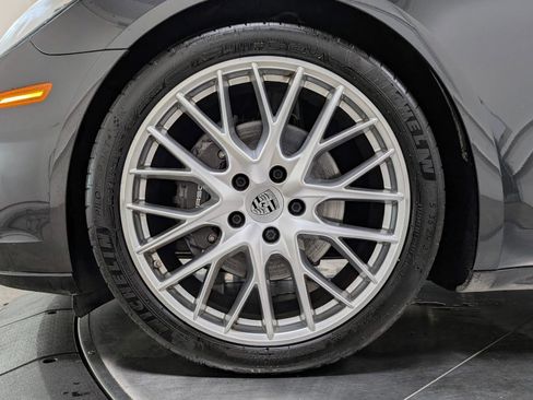 Used 2020 Porsche Panamera w/ Premium Package image 12