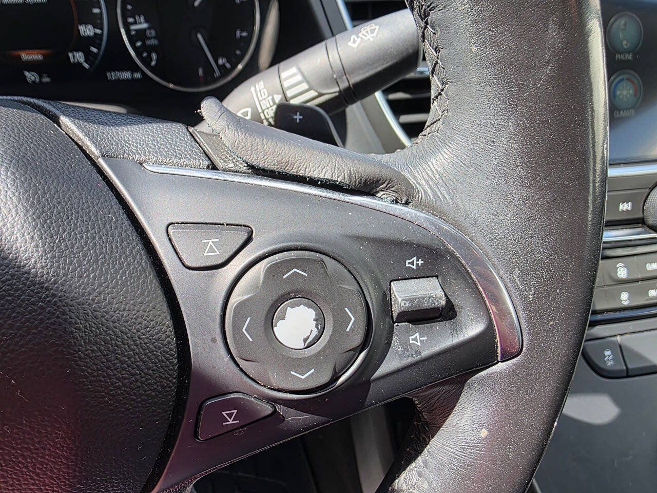 Used 2018 Buick LaCrosse Essence FWD image 21