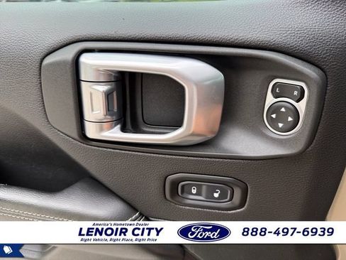 Used 2020 Jeep Gladiator Overland AWD/4WD image 16