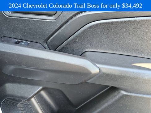Used 2024 Chevrolet Colorado Trail Boss w/ Advanced Trailering Package AWD/4WD image 12