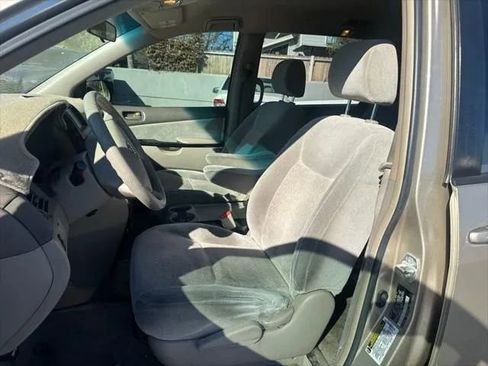 Used 2005 Toyota Sienna CE image 3