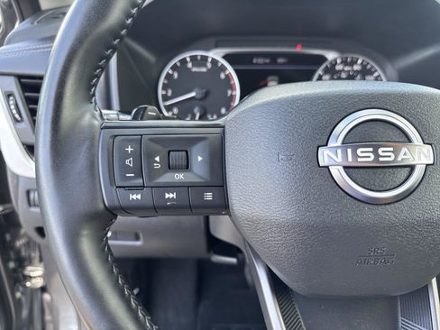 Used 2025 Nissan Rogue SV FWD image 22