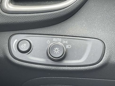 Certified 2022 Chevrolet Trax LT w/ Midnight Edition image 26