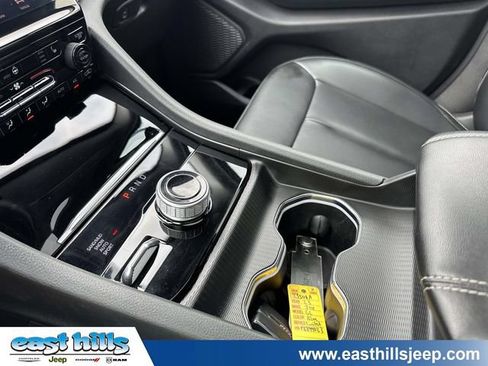 Used 2023 Jeep Grand Cherokee Limited AWD/4WD image 30