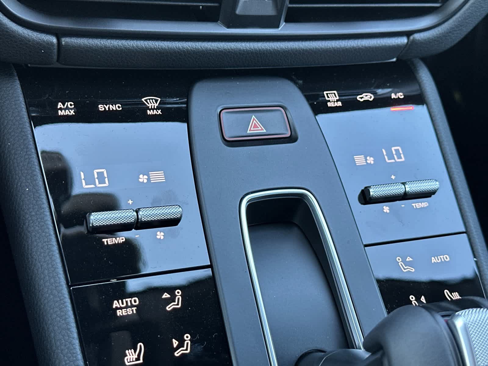 Certified 2025 Porsche Macan AWD/4WD image 23