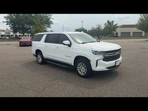 Used 2022 Chevrolet Suburban LT AWD/4WD image 2
