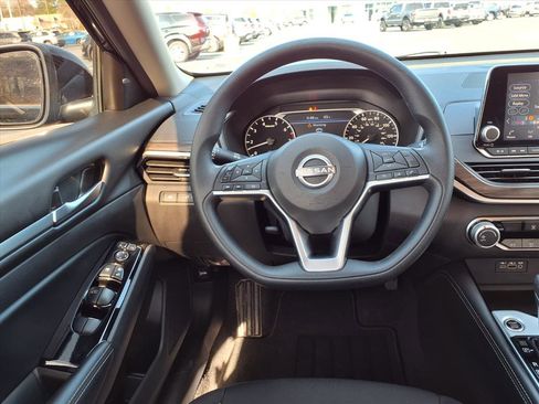 Used 2023 Nissan Altima 2.5 SV image 23