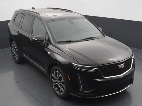 Used 2023 Cadillac XT6 Sport w/ Technology Package AWD/4WD image 29