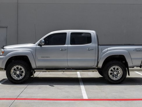Used 2011 Toyota Tacoma 4x4 Double Cab w/ SR5 Pkg #2 image 16