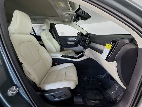 Used 2026 Volvo XC40 B5 Plus w/ Protection Package Premier image 29
