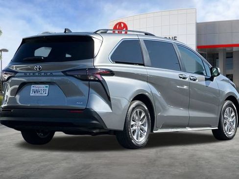 Certified 2026 Toyota Sienna XLE FWD image 5
