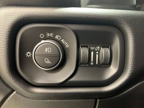 Used 2026 RAM 2500 Laramie AWD/4WD image 23