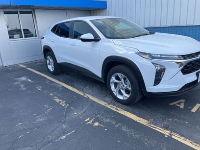 Used 2025 Chevrolet Trax LS w/ LS Convenience Package
