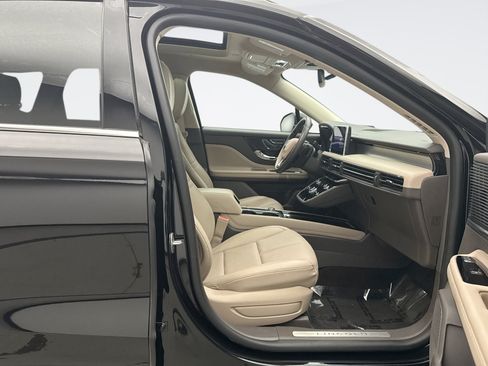 Used 2022 Lincoln Corsair AWD w/ Premium Package image 17