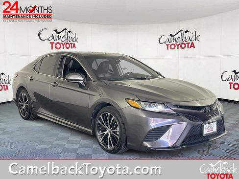 Used 2020 Toyota Camry SE FWD image 1