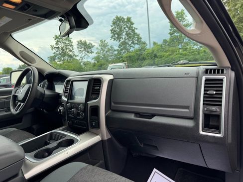 Used 2018 RAM 1500 SLT AWD/4WD image 19