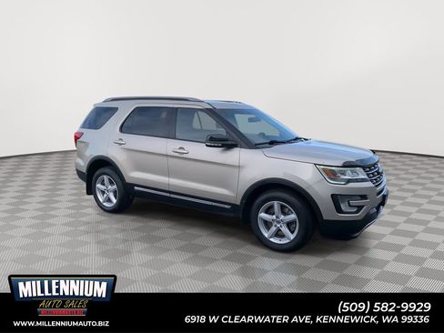 Used 2017 Ford Explorer XLT w/ Equipment Group 202A image 1