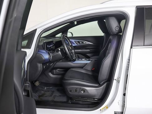 Used 2024 Chevrolet Equinox EV LT image 28