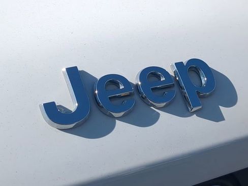 Certified 2023 Jeep Grand Cherokee Laredo image 13