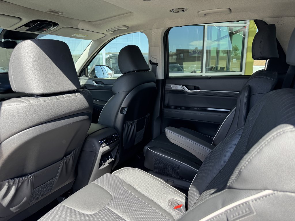 Used 2024 Hyundai Palisade Limited FWD image 38