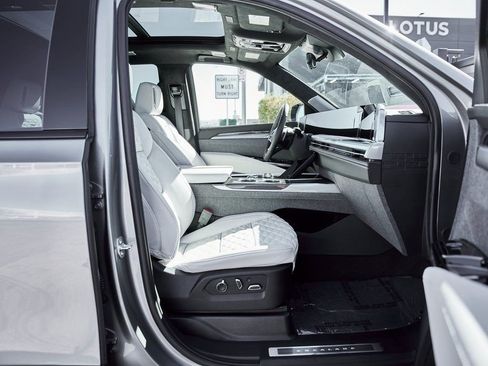 Used 2026 Cadillac Escalade V image 30