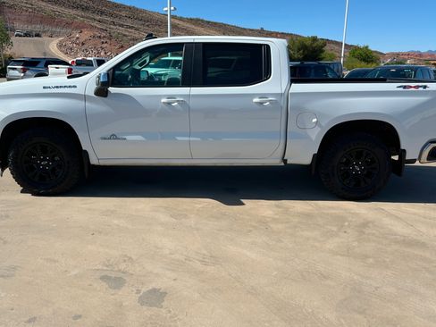 Used 2019 Chevrolet Silverado 1500 LT w/ True North Edition AWD/4WD image 2