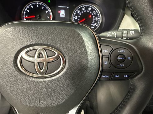 Used 2021 Toyota RAV4 XLE Premium AWD/4WD image 36