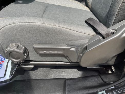 Used 2024 Jeep Wrangler Unlimited Sport AWD/4WD image 35