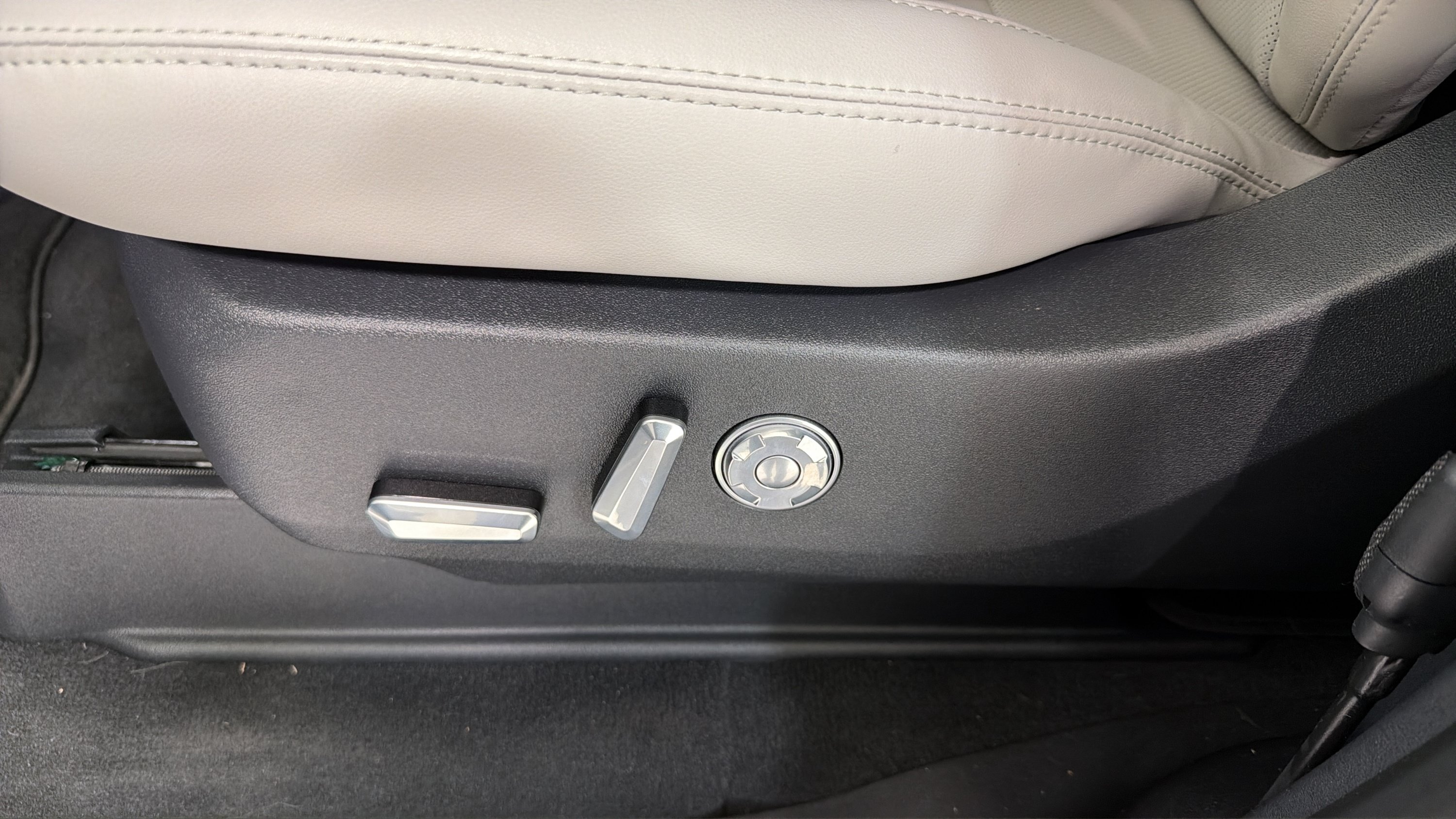 Used 2026 Lincoln Navigator Premiere AWD/4WD image 10